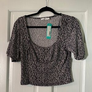 Naomi Square Neck Cropped Short Sleeve Floral Crop Top